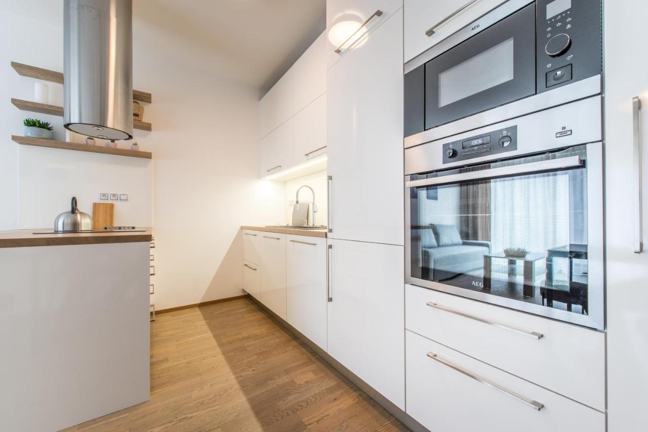 Mozart Central Apartments With Garage Prag Exterior foto